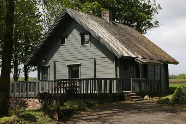 Gray Cabin House Countryside — Stock Photo, Image