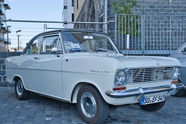 Opel Kadett Δίθυρο Από Δεκαετία Του Στην Παλιά Έκθεση Στην — Φωτογραφία Αρχείου