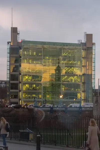 Pionowe Ujęcie Pięknego Szklanego Budynku Londynie Wielka Brytania — Zdjęcie stockowe