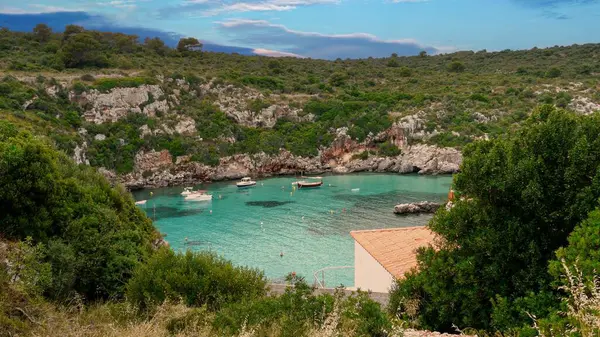 Une Vue Panoramique Paysage Aquatique Majorque Espagne Entouré Végétation Falaises — Photo