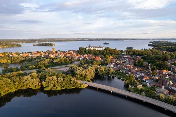 Flygfoto Staden Ploen Med Slottet Och Sjöar Bakgrunden — Stockfoto
