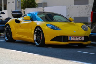 Sarı Porsche 911 GT3 RS