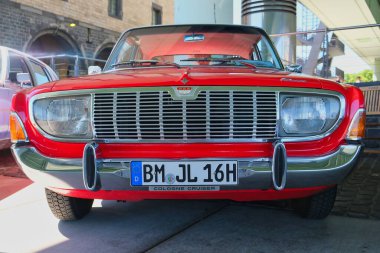 Ford Taunus 20 M TS 1960 'lardan kalma Köln' deki eski şovda, alt cephe manzarası