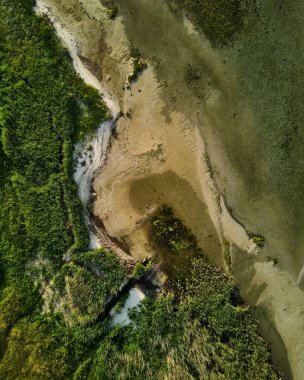 Güzel sahil üzerinde bir hava aracı manzarası