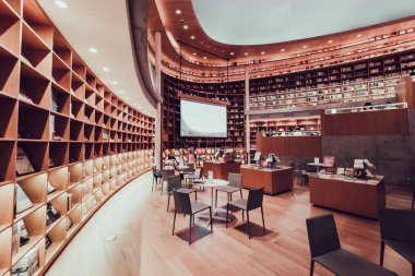 Şangay 'daki bir Xinhua kitapçısında bir kordon.