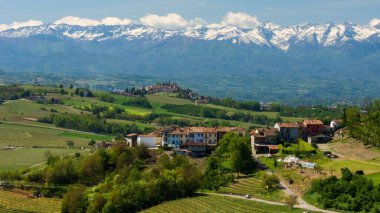 Piedmont 'ta güzel bir Monferrato manzarası.