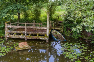 Tom Sawyer ve Huckleberry 'den bir manzara. Bernese Seeland, İsviçre' de küçük bir göl.