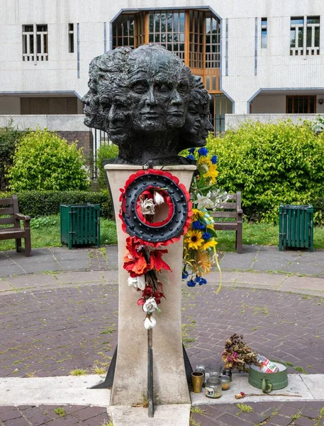 Die Zwölf Antworten Auf Die Tragödie Skulptur Von Angela Conner — Stockfoto