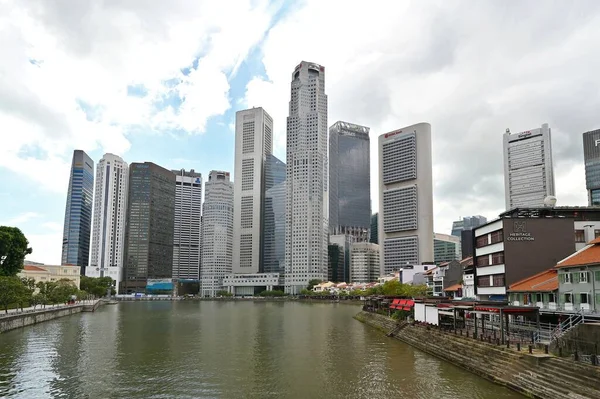 Güney Kıyısındaki Singapur Nehri Nin Ağzının Yukarısındaki Tekne Iskelesi Bir — Stok fotoğraf