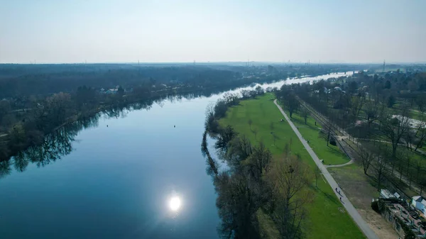 Luftudsigt Den Reflekterende Main River Solrig Hanau Tyskland - Stock-foto