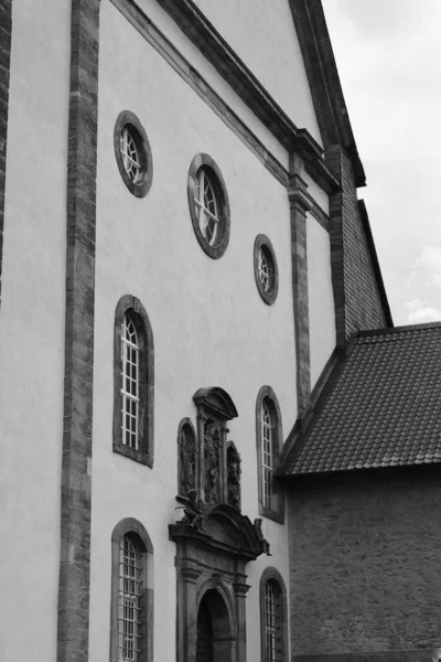 Starý Kostel Zdmi Okny — Stock fotografie