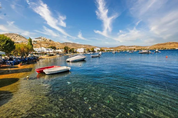 Красивый Вид Лодки Пришвартованные Порту Деревни Ливади Греческом Острове Фафос — стоковое фото