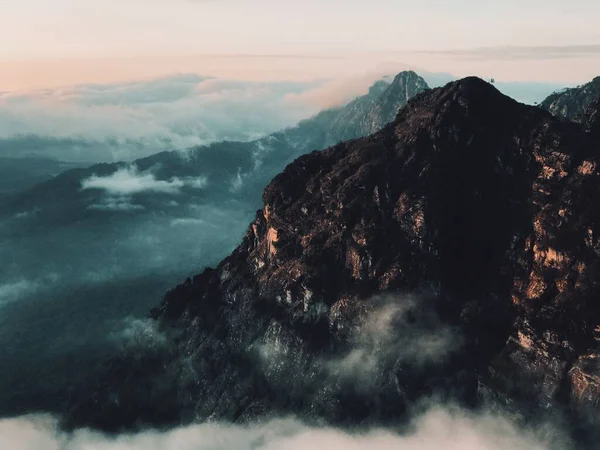 Breathtaking Shot Mountains Covered Fog — Stock Photo, Image