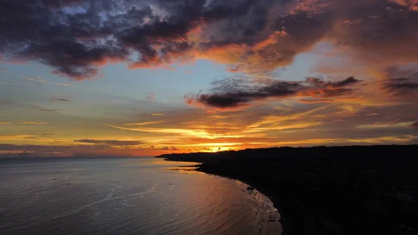 Beautiful Shining Golden Orange Sunset Reflected Surface Undulating Ocean Summer — Stock Photo, Image