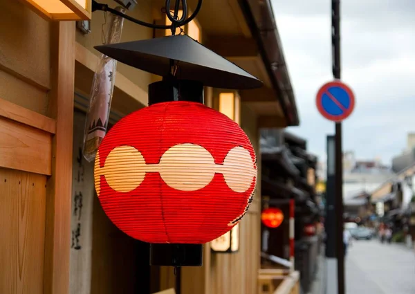 Een Closeup Van Een Rode Japanse Papieren Lantaarn Straat — Stockfoto