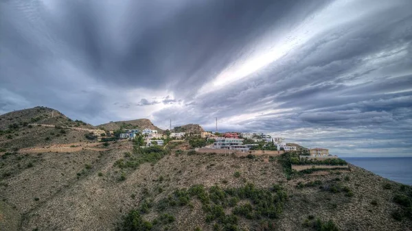 Een Luchtfoto Van Benidorm Een Heuvel Spanje Met Een Grijs — Stockfoto