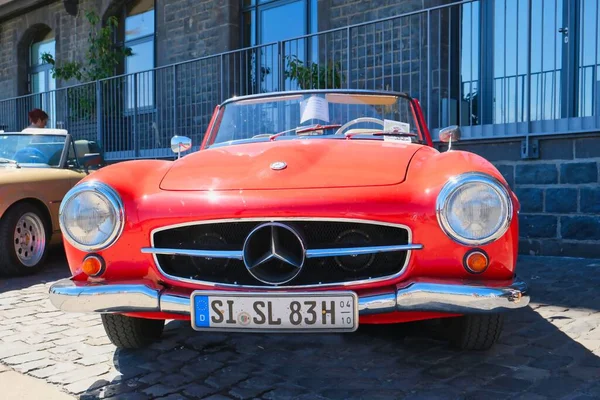 Mercedes 190 Cabrio Roadster Red Fifties Oldtimer Show Cologne Front — Stock Photo, Image