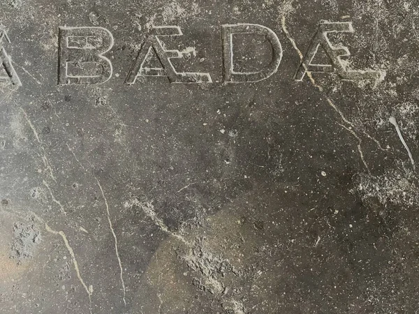 Der Name Beda Auf Dem Grab Des Ehrwürdigen Beda Der — Stockfoto
