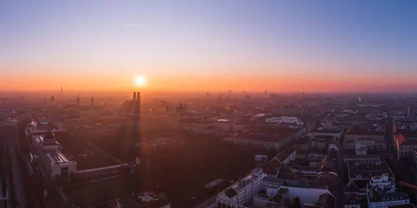 Sonbaharda Gün Batımında Yukarıdan Münih Güzel Manzarası — Stok fotoğraf