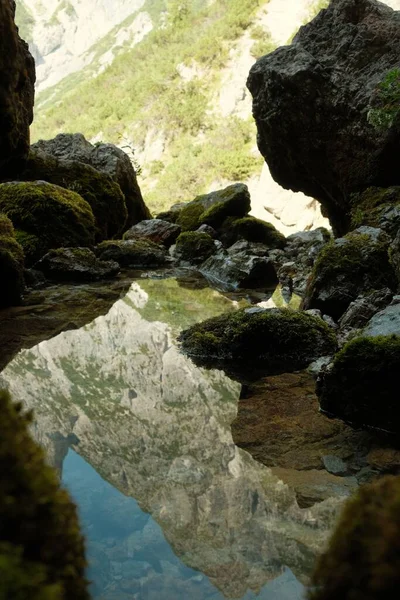 Una Limpida Acqua Azzurra Alla Sorgente — Foto Stock