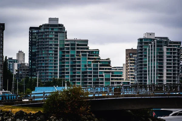Внизу Ванкувері Будівлі Хмарочоси — стокове фото