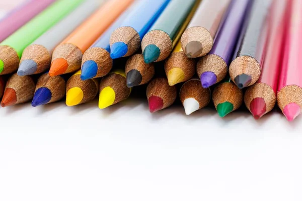 Beyaz Arkaplanda Izole Edilmiş Renkli Bir Kalem — Stok fotoğraf