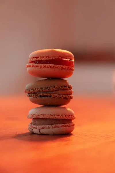 Vertical Closeup Shot Stack Tasty Colorful Macarons Wooden Table Illuminated — Stock Photo, Image