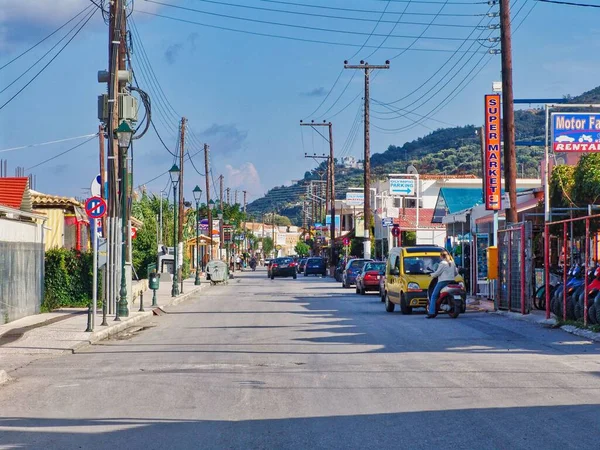 Vacker Utsikt Över Väg Med Bilar Och Marknader Argassi Zakynthos — Stockfoto