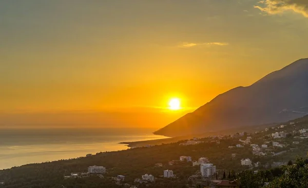 Puesta Sol Frente Hermoso Paisaje Montaña Mar Alabania —  Fotos de Stock