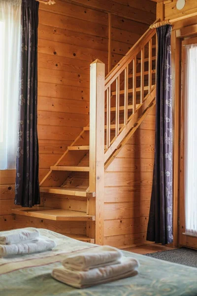 Eine Treppe Eines Hölzernen Hotelzimmers Beclean Siebenbürgen Rumänien — Stockfoto