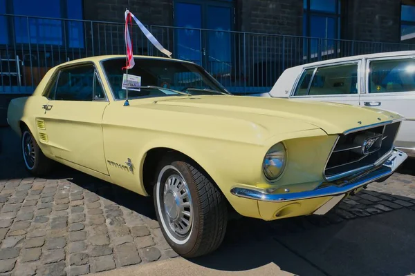 Ford Mustang Aus Den 60Er Jahren Auf Der Oldtimer Ausstellung — Stockfoto