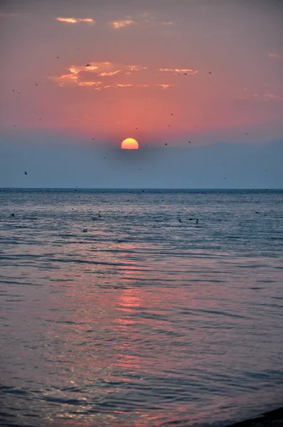 Een Verticale Opname Van Het Prachtige Sevan Meer Tijdens Zonsondergang — Stockfoto