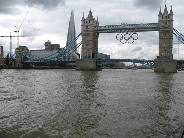 Тауэрский Мост Лондон Олимпийскими Кольцами — стоковое фото