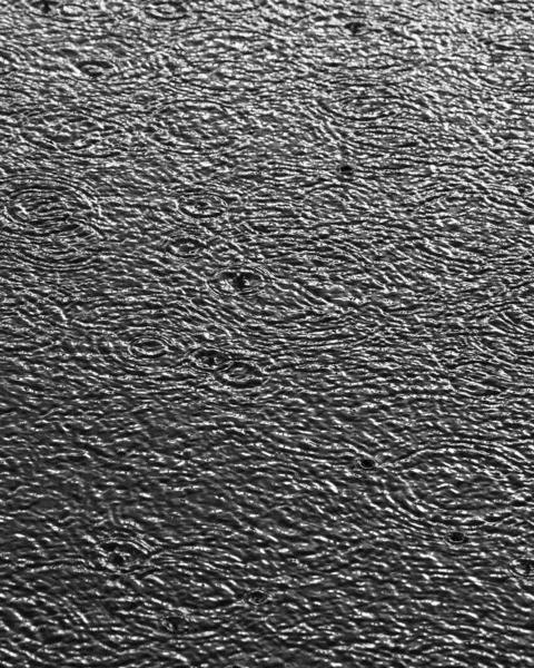 Вертикальний Знімок Пульсаційного Візерунка Брудної Води — стокове фото