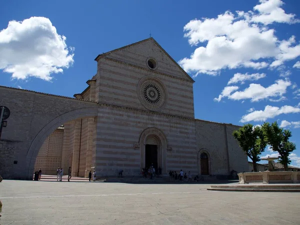 Piękne Ujęcie Katedry Santa Chiara Asyżu Włochy — Zdjęcie stockowe