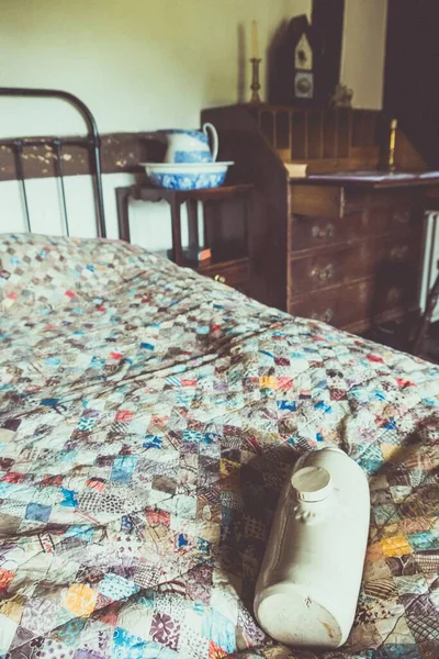 Vintage Bedwarmer Embroidered Quilt Servant Bedroom — Stock Photo, Image