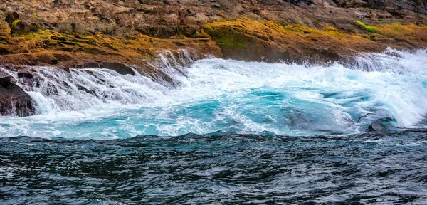 Een Rotsachtige Kust Met Getij Faeröer Eilanden Denemarken — Stockfoto