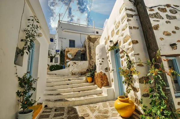 Die Traditionellen Weiß Getünchten Gebäude Und Gepflasterten Steintreppen Chora Insel — Stockfoto
