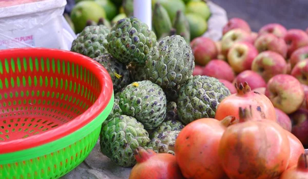 Close Frutas Frescas Vendidas Estrada Índia — Fotografia de Stock