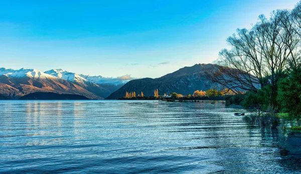 Una Vista Panorámica Las Aguas Cristalinas Del Lago Wanaka Nueva —  Fotos de Stock