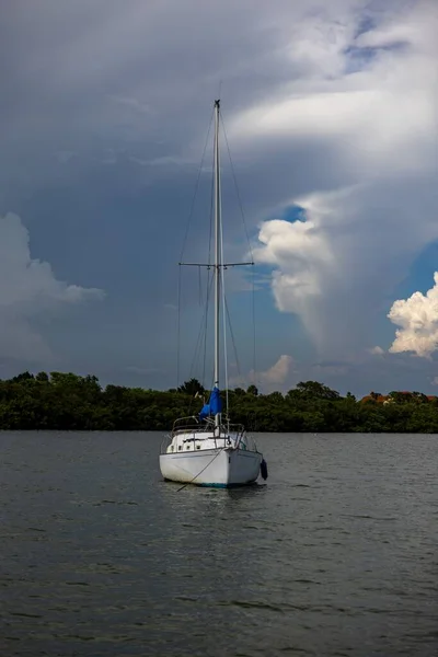 Een Zeilboot Baai — Stockfoto