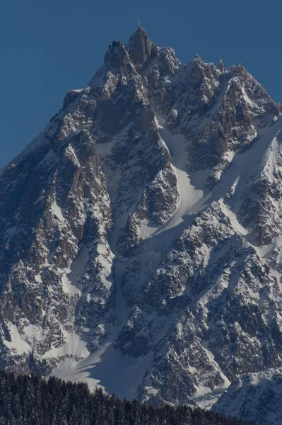Tiro Vertical Montanha Aiguille Midi Maciço Mont Blanc Dentro Dos — Fotografia de Stock