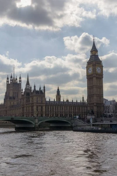 Uma Foto Vertical Uma Bela Vista Big Ben Tamisa Westminster — Fotografia de Stock