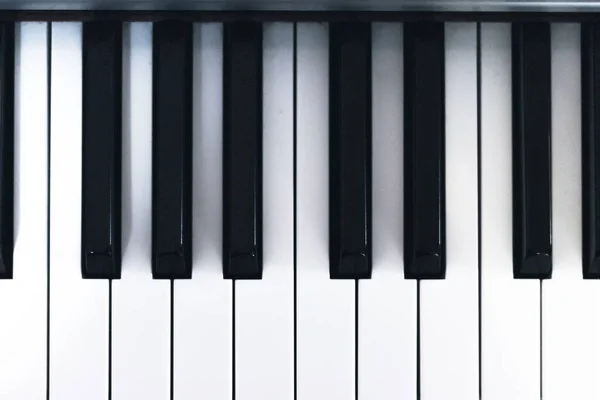 Μια Κορυφαία Άποψη Των Μαύρων Και Λευκών Πλήκτρων Πιάνου — Φωτογραφία Αρχείου
