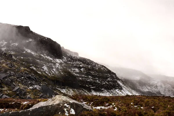 Una Vista Nebbiosa Della Cima Del Monte Cullciagh Irlanda — Foto Stock