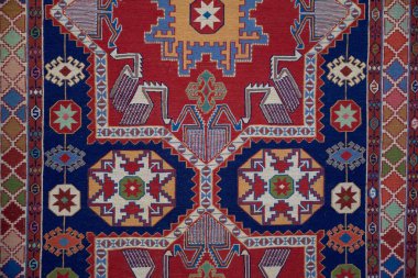 Desenli geleneksel İran el yapımı halıları