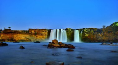 Kanger Valley Ulusal Parkı 'ndaki Tirathgarh şelalesinin güzel manzarası. Bastar, Chhattisgarh, Hindistan.