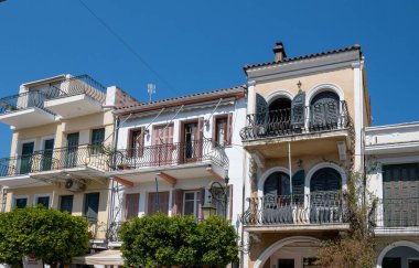 Yunanistan 'ın Zakynthos kentindeki modern binaların düşük açılı manzarası