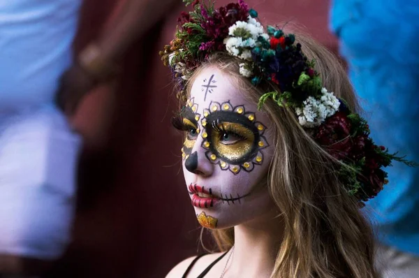 Piękny Portret Dziecka Namalowaną Twarzą Świętującą Dzień Śmierci Meksyk — Zdjęcie stockowe
