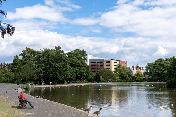 Blick Auf Den See Leazes Park Richtung Royal Victoria Infirmary — Stockfoto